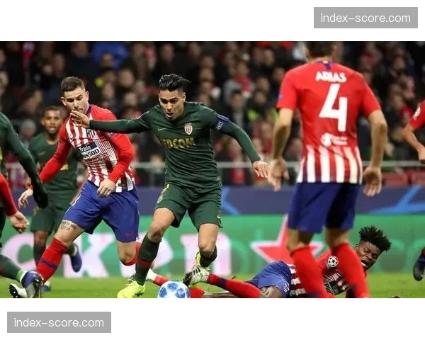 里尔vs摩纳哥,上半场补时阶段因VAR复核点球判罚中断5分钟 里尔vs摩纳哥,上半场补时阶段因VAR复核点球判罚中断5分钟